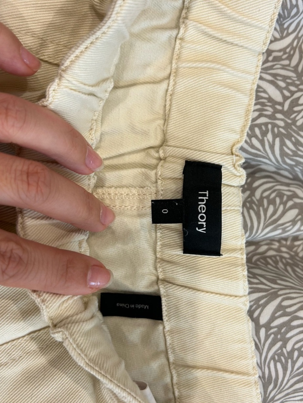 Theory Cream High-Waist Drawstring Cotton-Blend Shorts - Picture 2 of 4